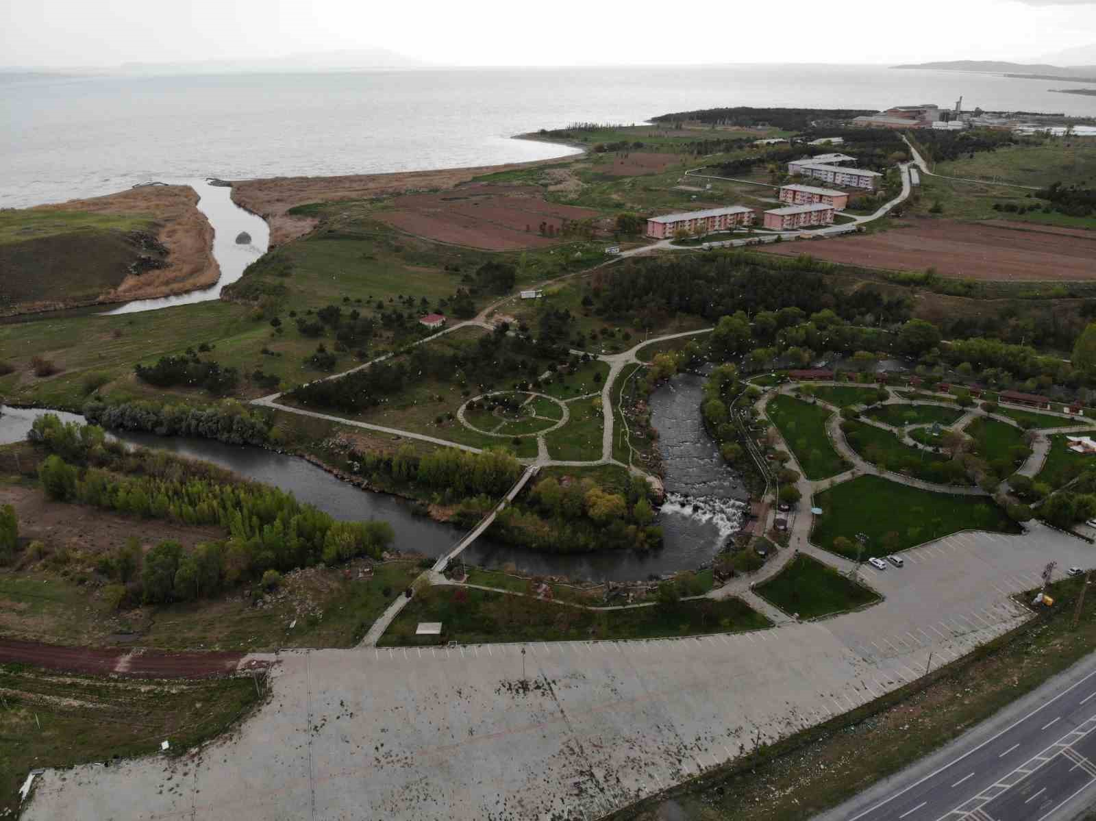 Dr. Öğretim Üyesi Mustafa Akkuş; 