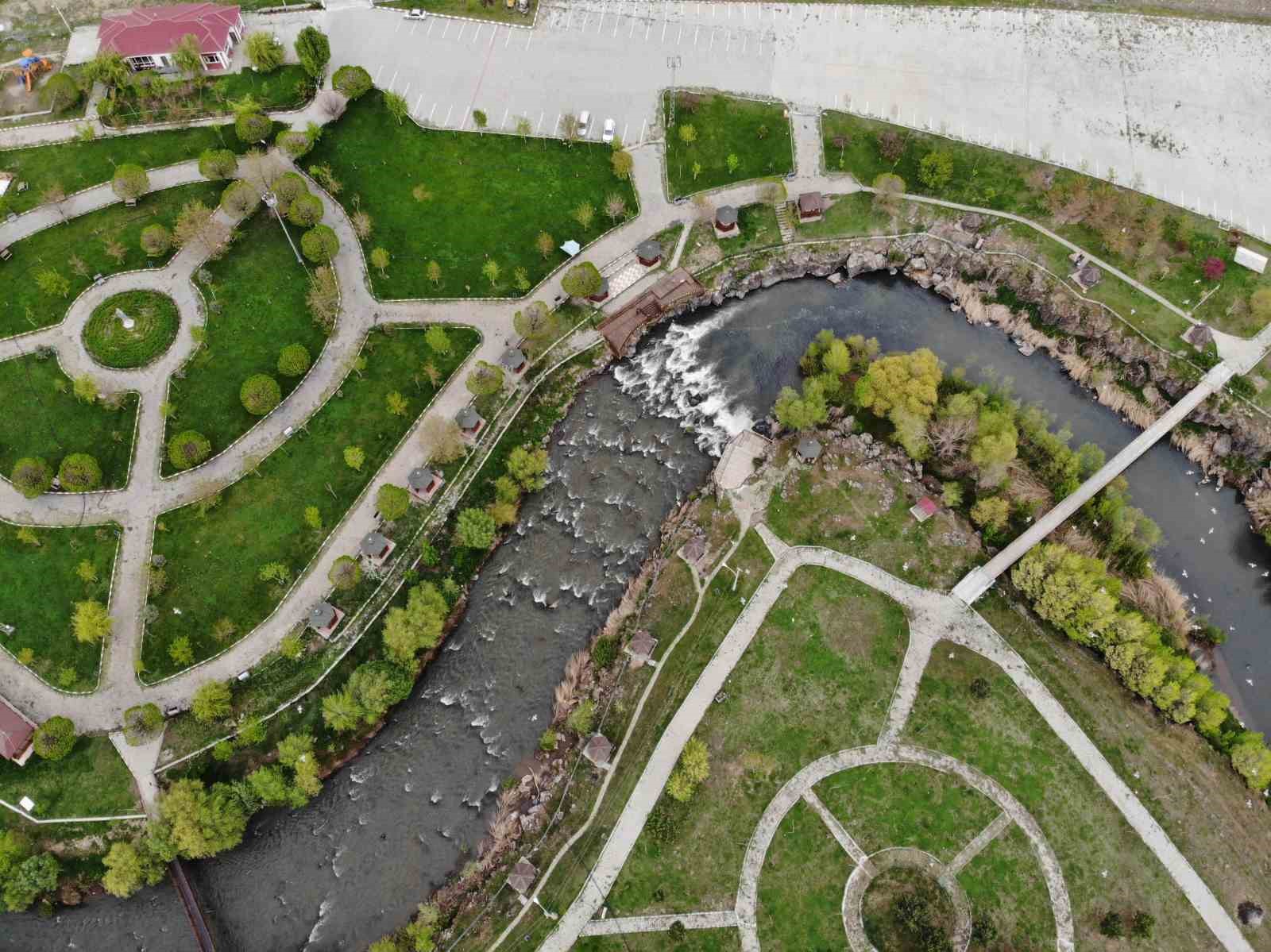 Dr. Öğretim Üyesi Mustafa Akkuş; 