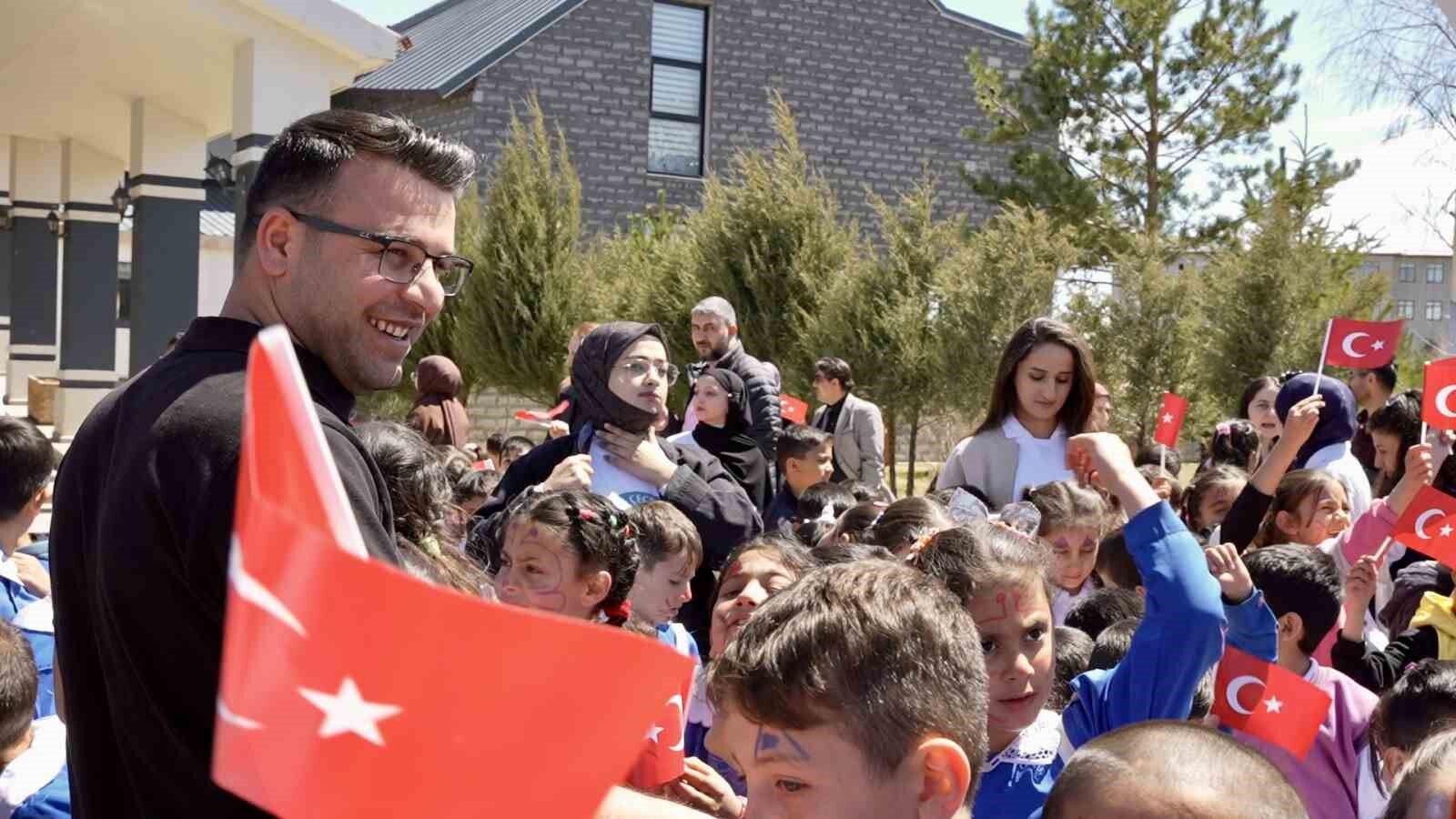 Öğretmenin hayali gerçek oldu, öğrenciler ilk kez sinemayla tanıştı