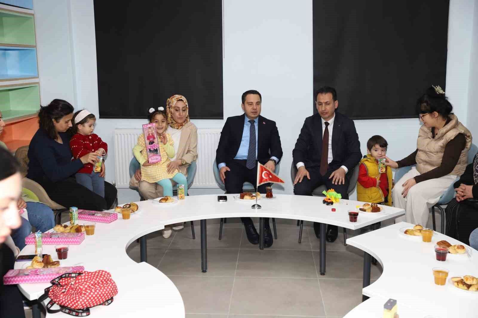 Muradiyeli anneler çocuklarıyla kütüphanede buluşuyor