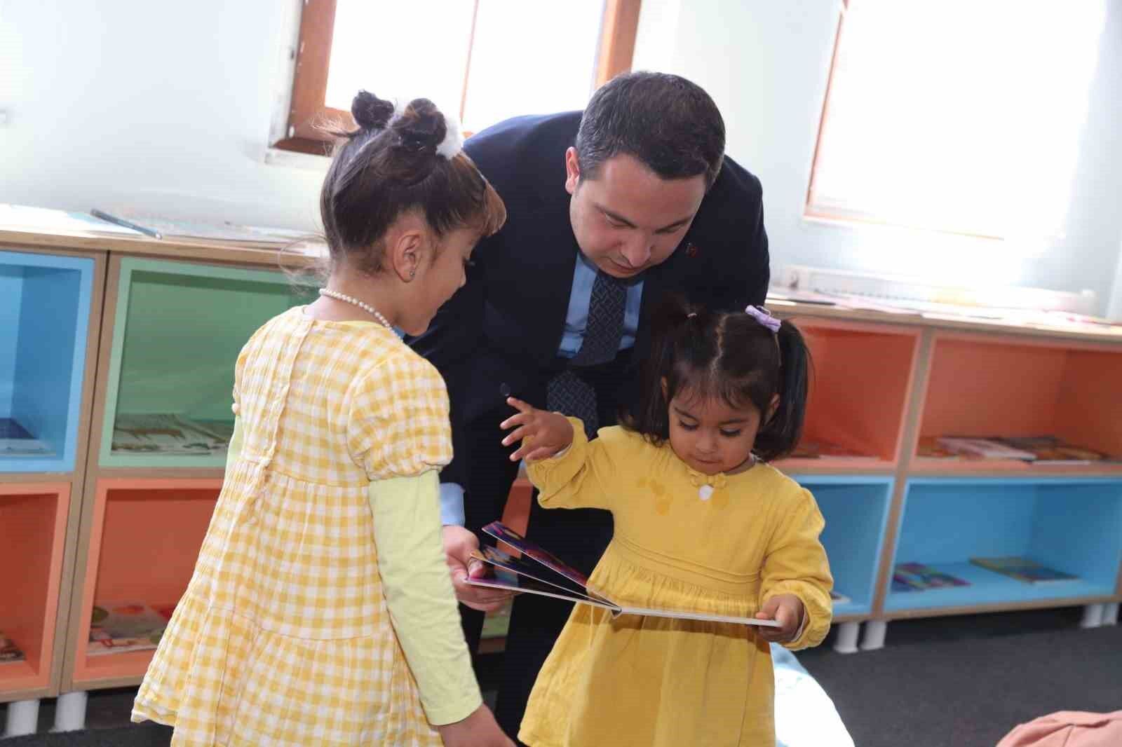 Muradiyeli anneler çocuklarıyla kütüphanede buluşuyor