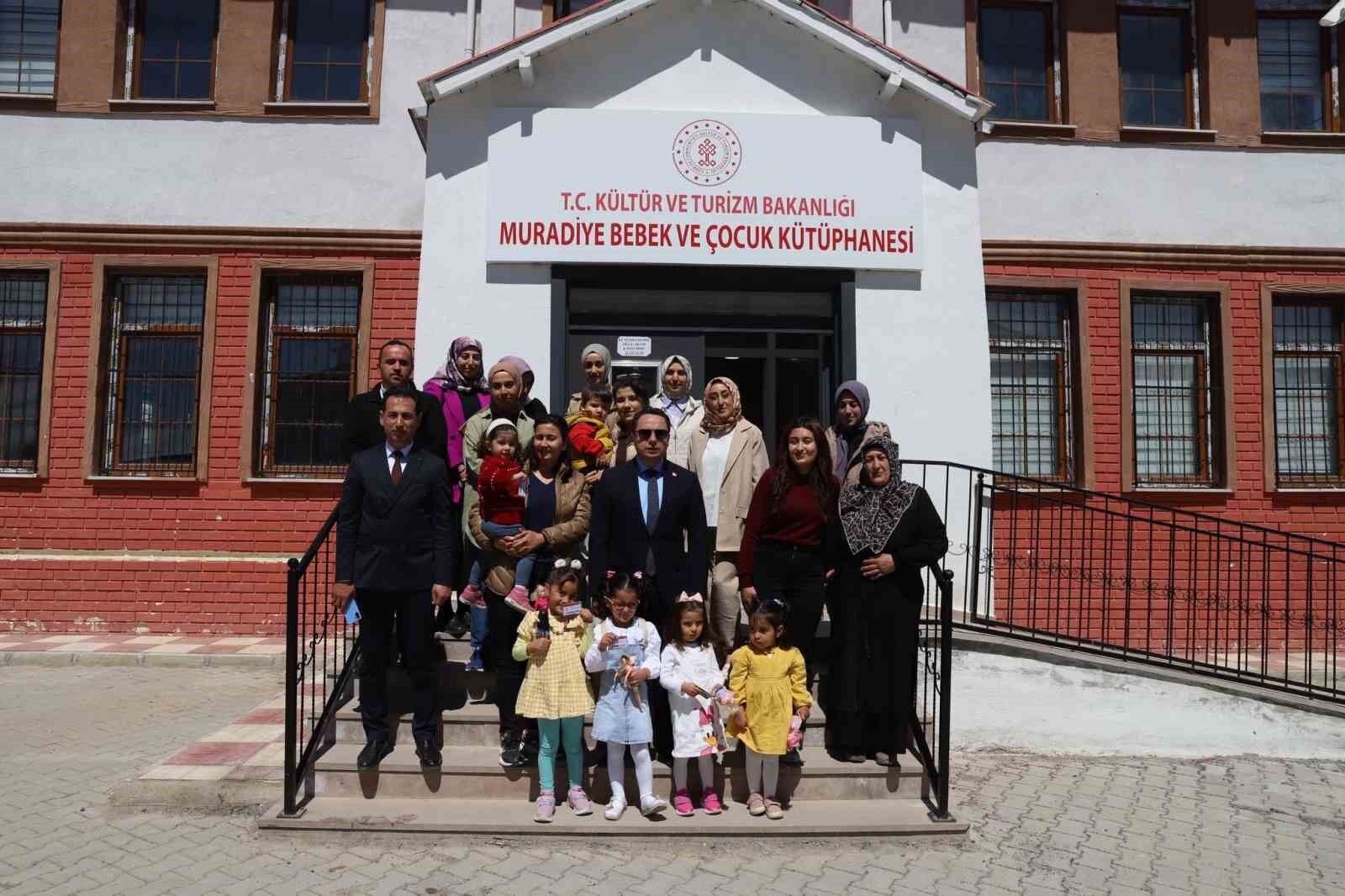 Muradiyeli anneler çocuklarıyla kütüphanede buluşuyor