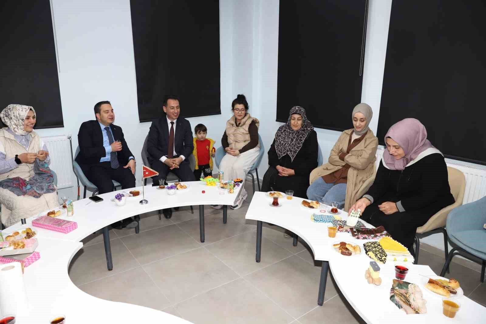 Muradiyeli anneler çocuklarıyla kütüphanede buluşuyor