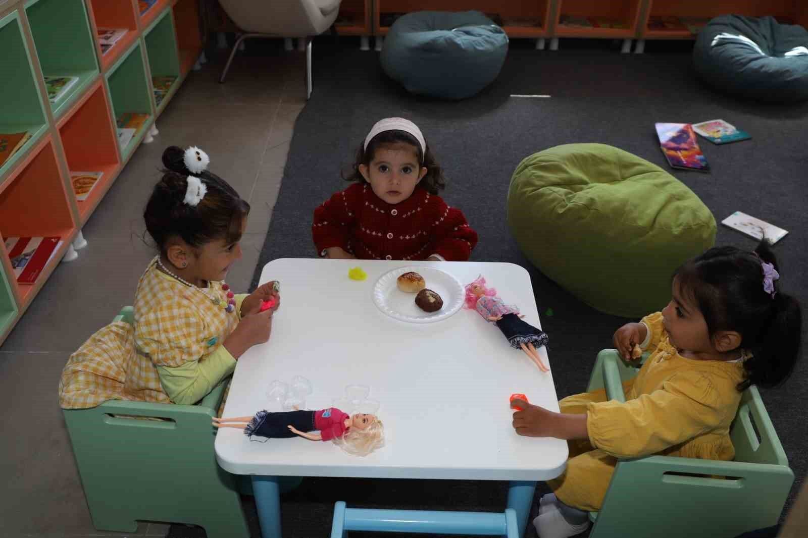 Muradiyeli anneler çocuklarıyla kütüphanede buluşuyor