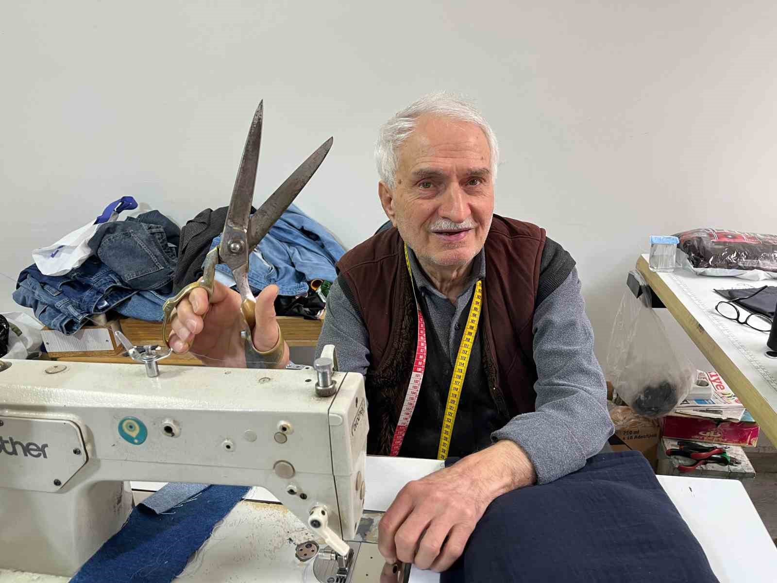 Artvinli Ziver usta 63 yıldır terzilik mesleğini sürdürüyor