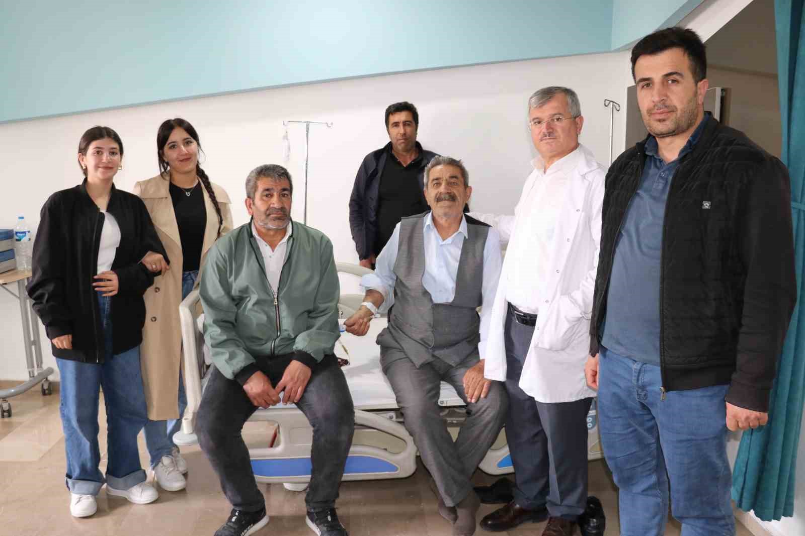 4 damarı kapalı olan ve bir gözünü kaybetme riski bulunan hasta ameliyatla sağlığına kavuştu