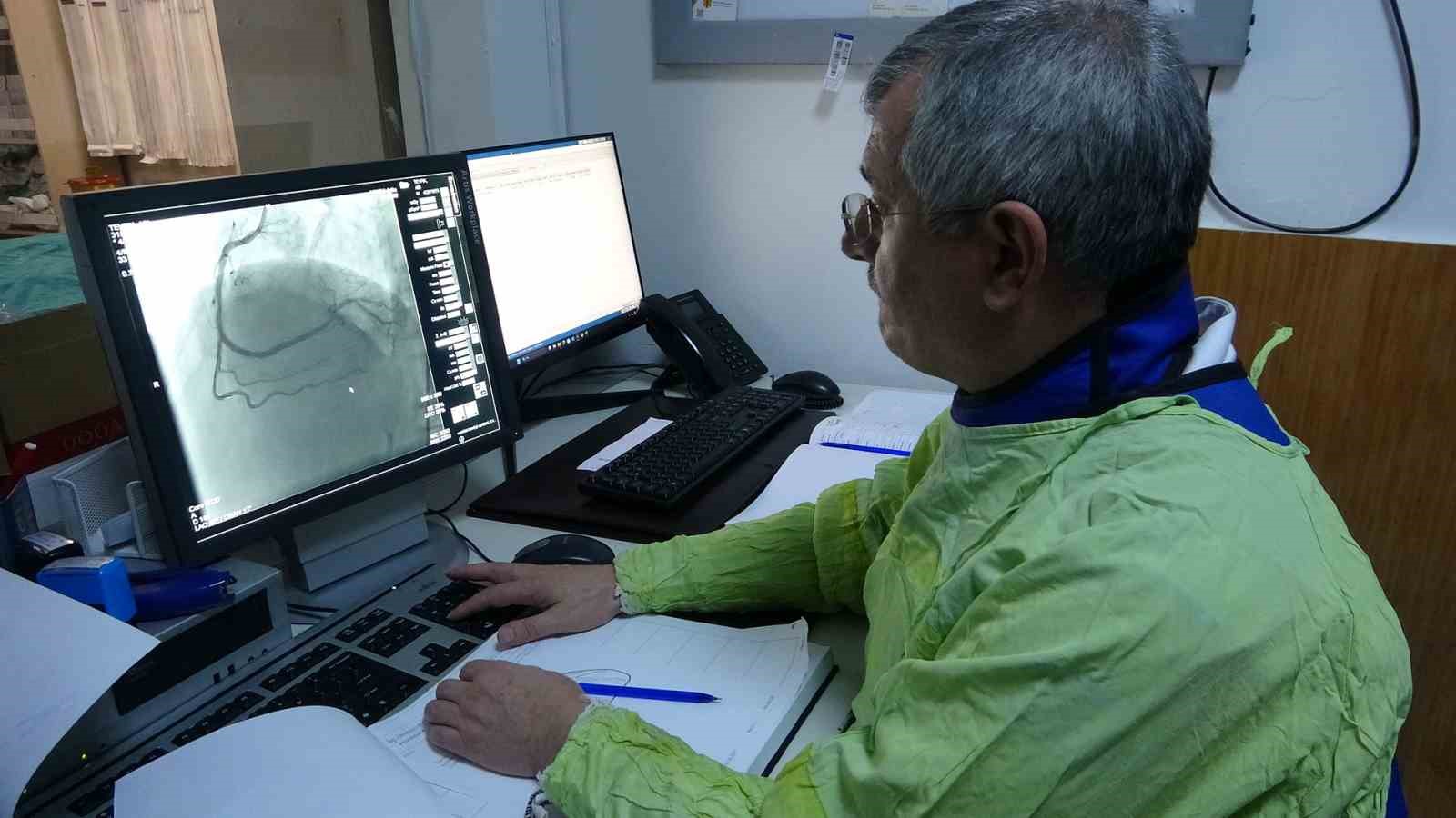 4 damarı kapalı olan ve bir gözünü kaybetme riski bulunan hasta ameliyatla sağlığına kavuştu