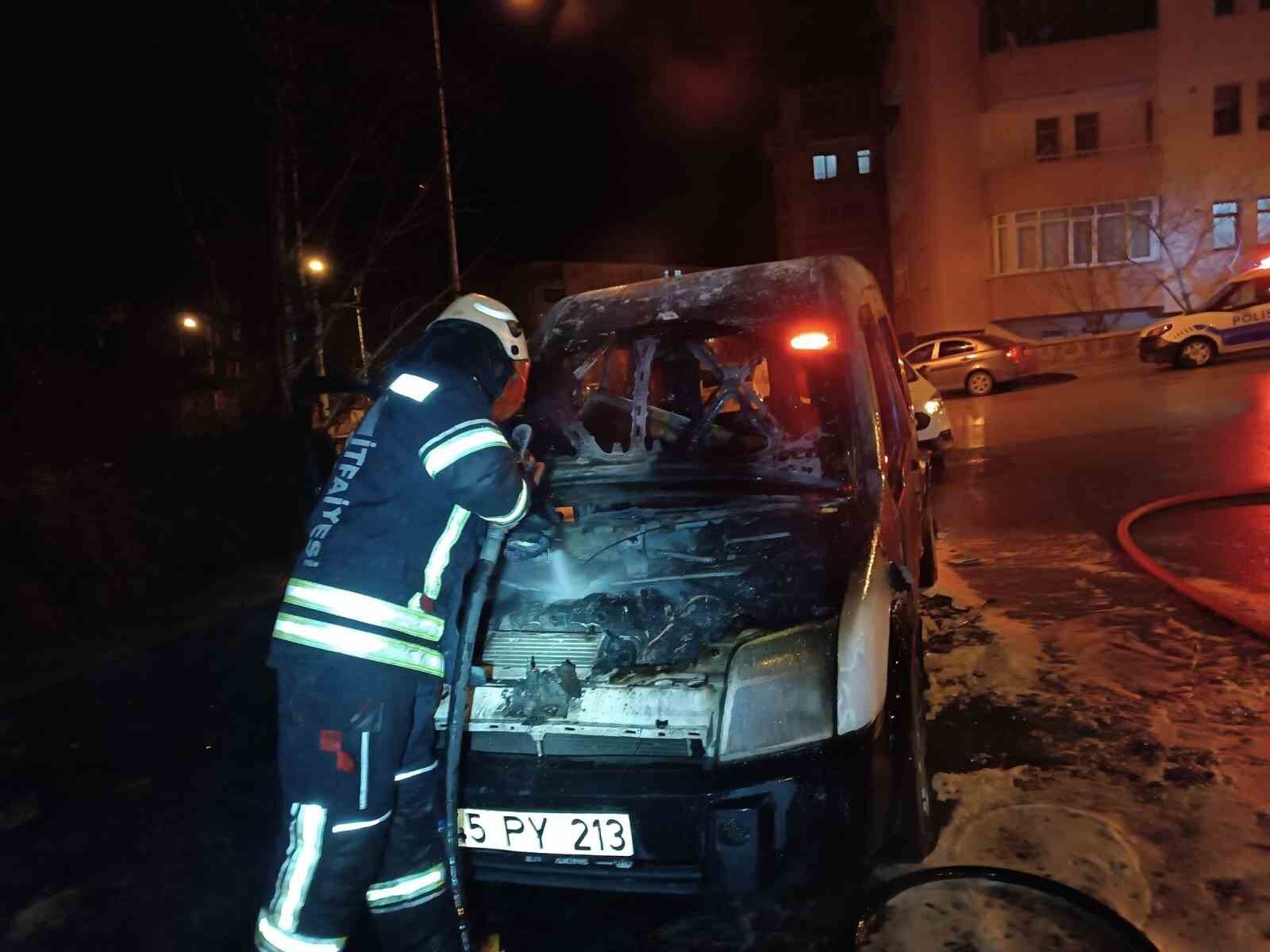 Araç alev topuna döndü, yürekler ağza geldi