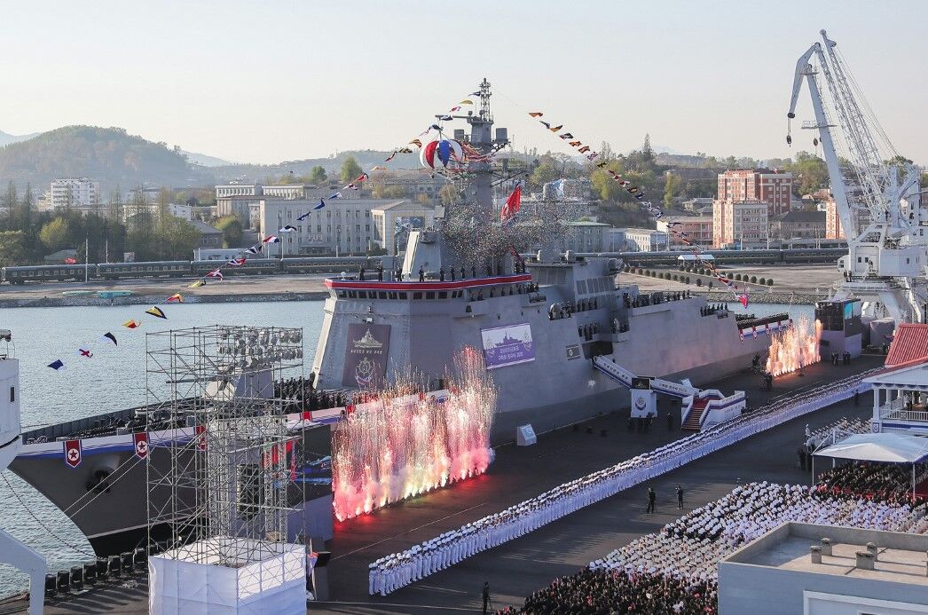 Kuzey Kore’nin yeni 5 bin tonluk savaş gemisi suya indirildi