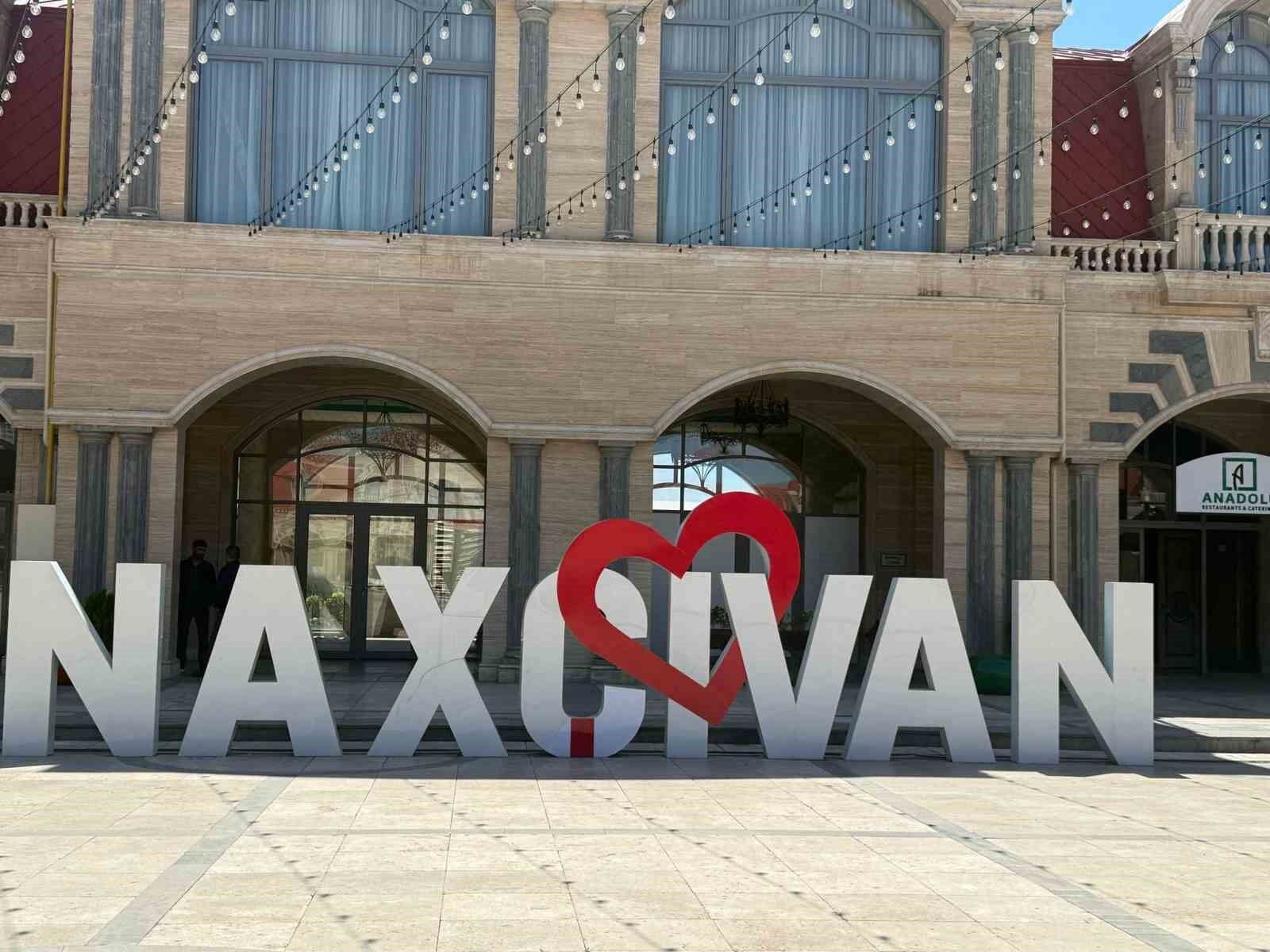 Iğdır-Nahçıvan doğal gaz boru hattı Nahçıvan’da sevinçle karşılandı