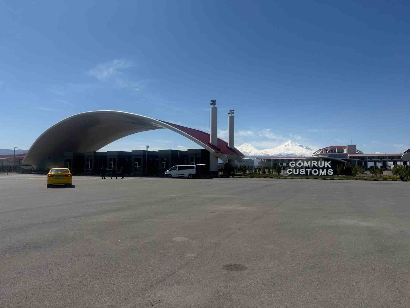 Iğdır-Nahçıvan doğal gaz boru hattı Nahçıvan’da sevinçle karşılandı