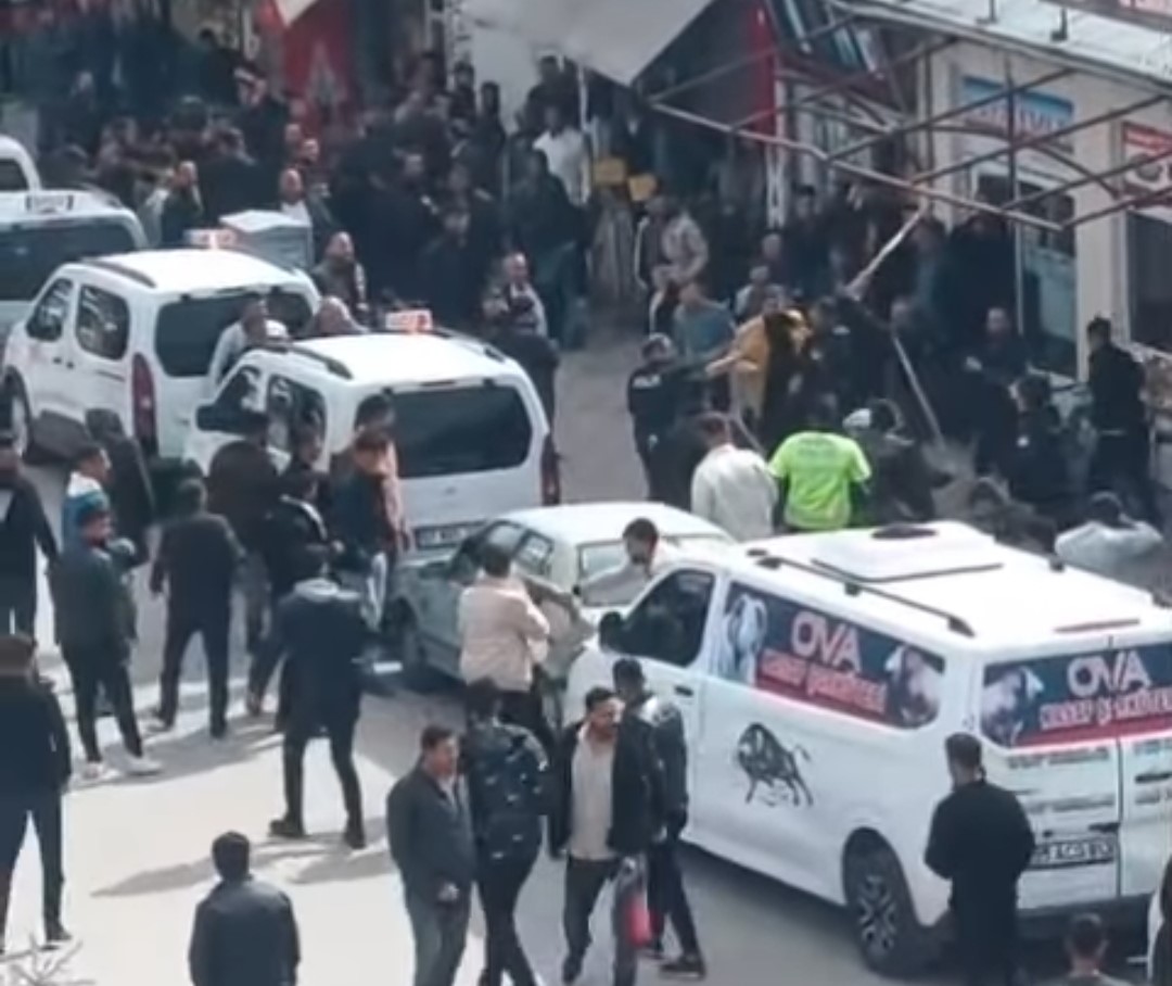 Erciş’te taşlı sopalı kavga