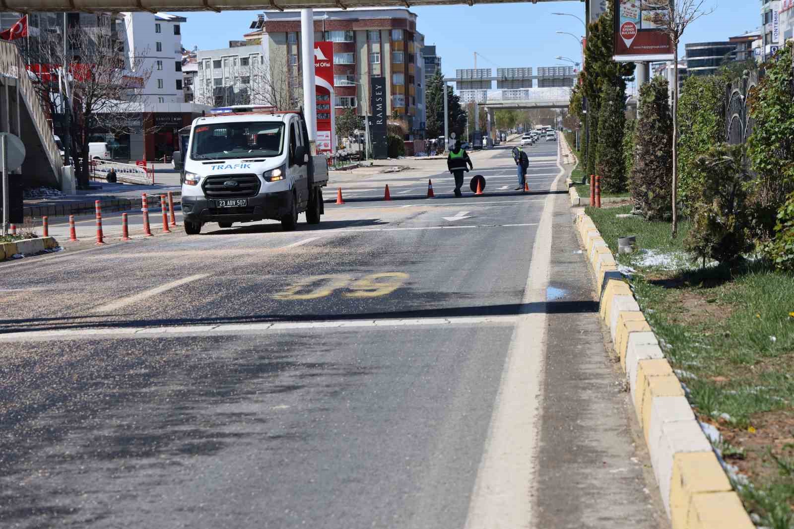 Elazığ’da gece etkili olan kar yağışı sabah kazalara neden oldu: 3 yaralı
