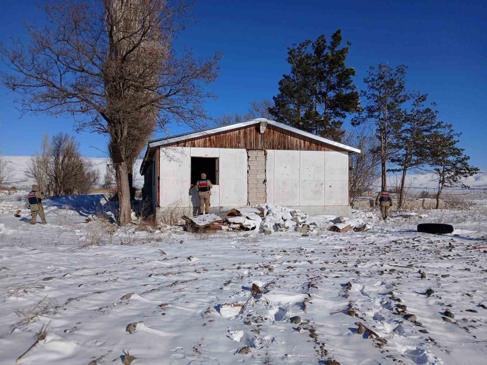 Jandarma göçmen kaçakçılığına geçit vermiyor