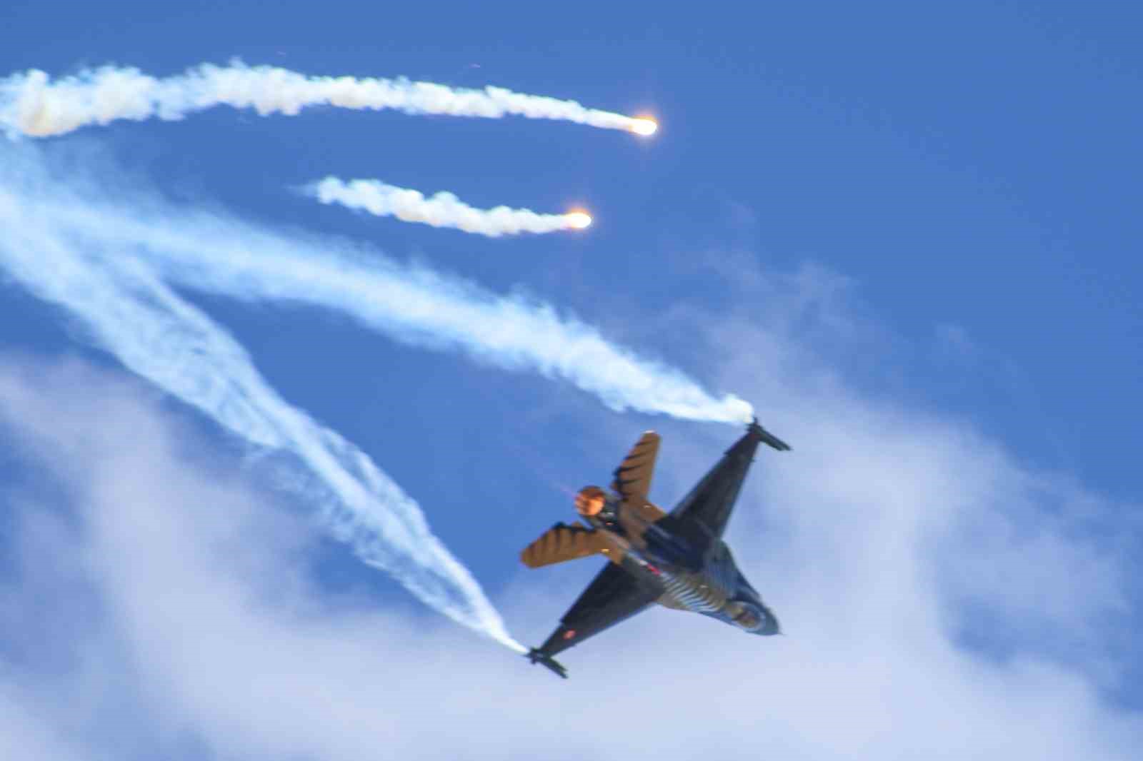 Erzurum’da SOLOTÜRK gösterisi nefes kesti