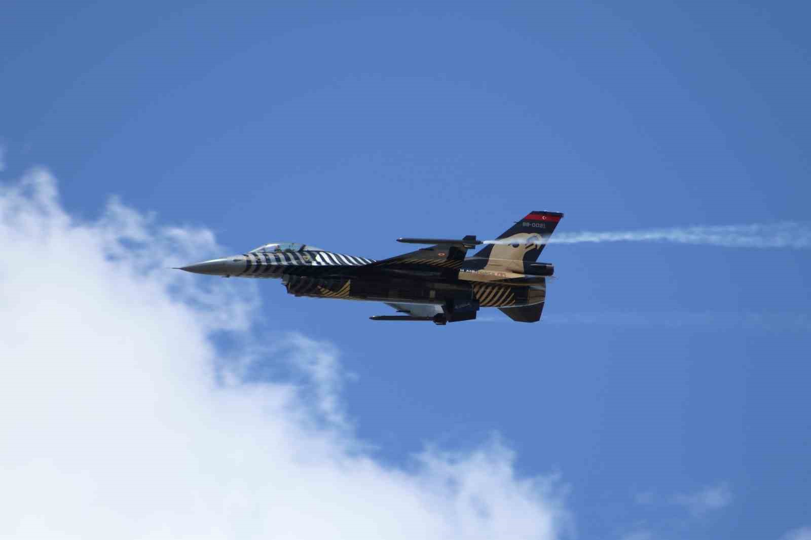 Erzurum’da SOLOTÜRK gösterisi nefes kesti