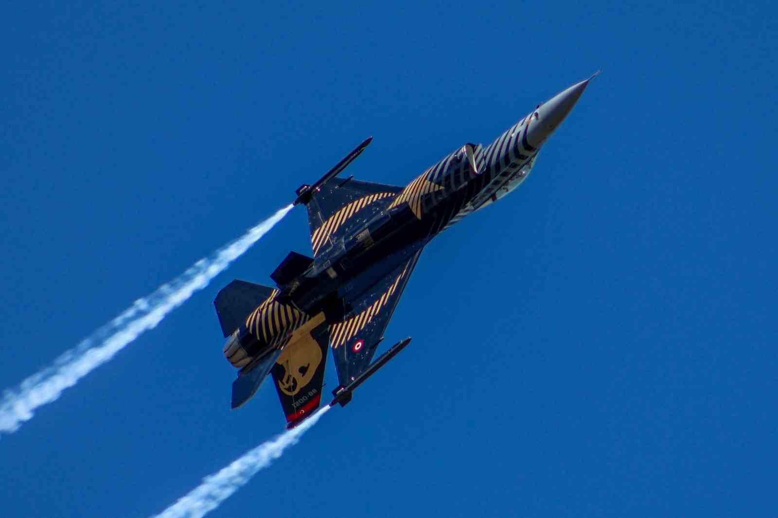 Erzurum’da SOLOTÜRK gösterisi nefes kesti