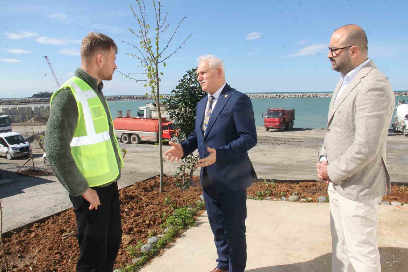 Türkiye’nin en büyük balıkçı barınağının yüzde 85’lik kısmı tamamlandı