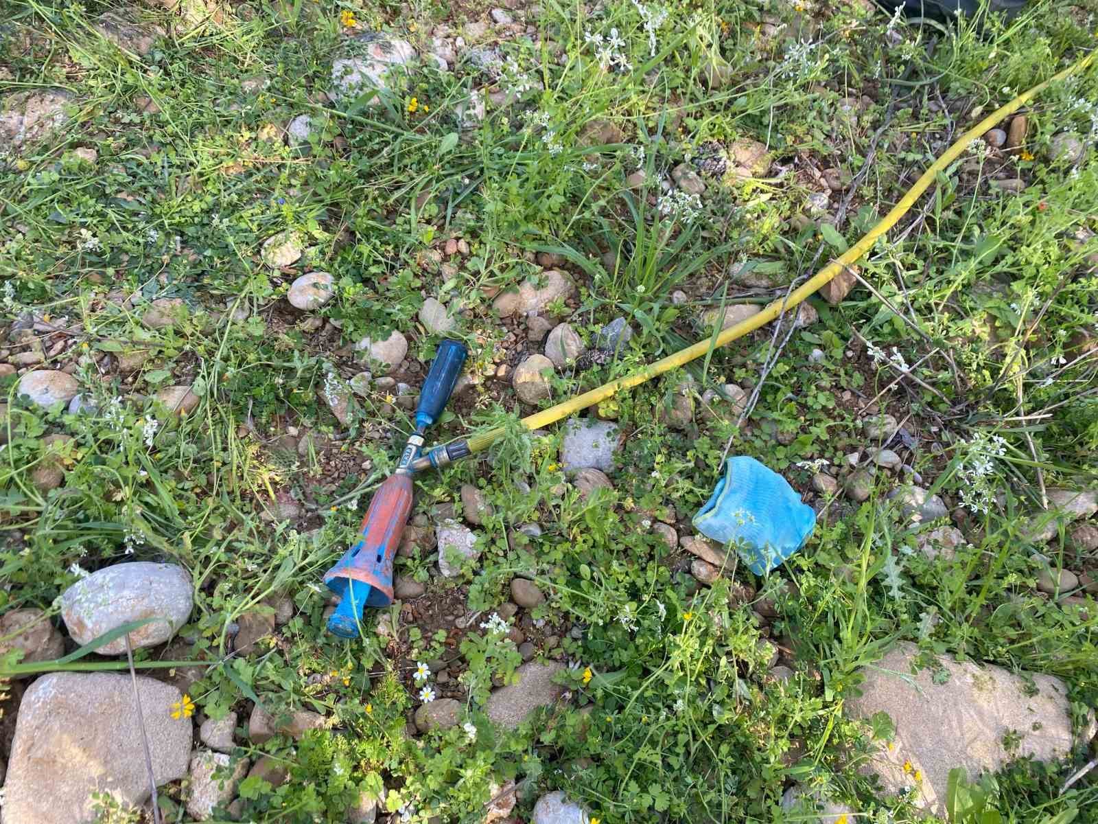 Ağaçlarını ilaçlamak istedi, devrilen traktörün altında kalıp ağır yaralandı