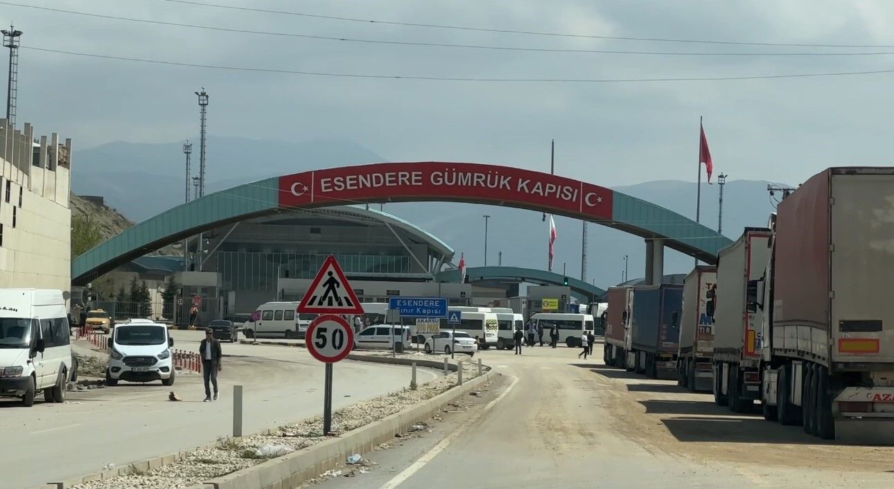 Türkiye-İran sınırında 2 kilometrelik tır kuyruğu