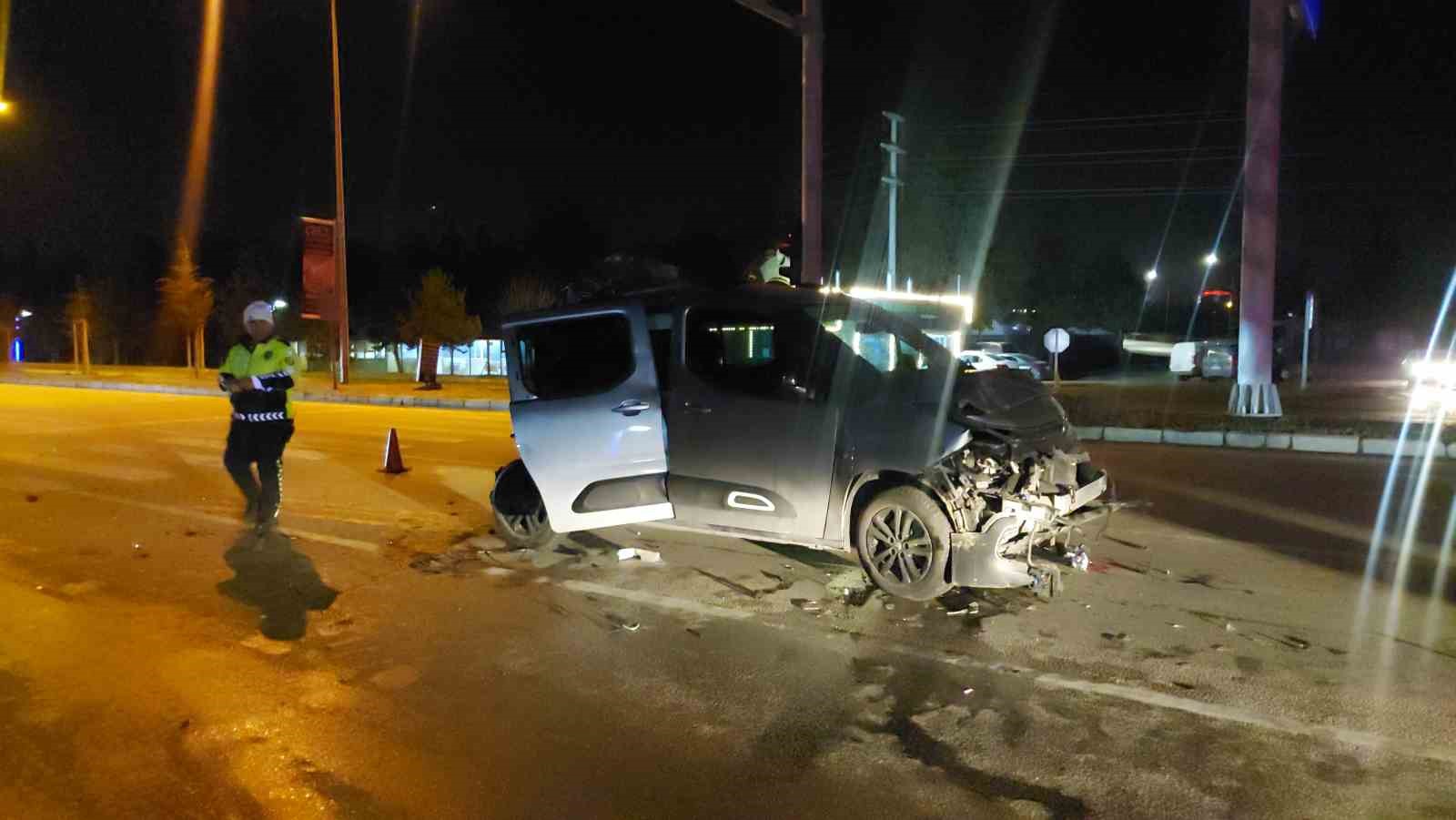 Erzurum’da freni tutmayan kamyonet 6 aracı biçti: 7 yaralı
