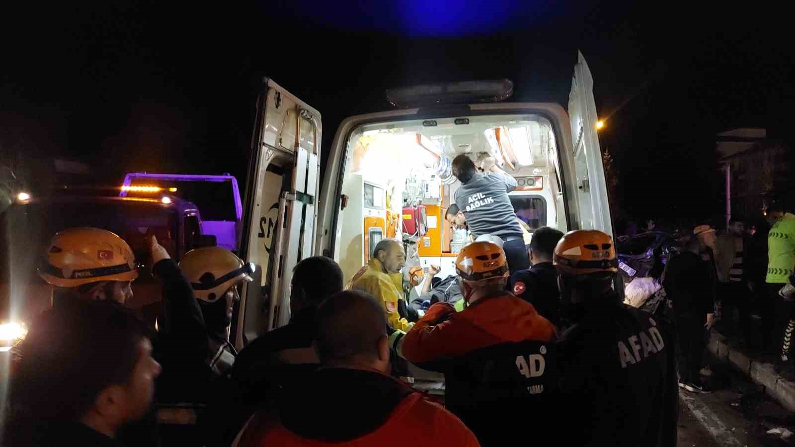 Erzurum’da freni tutmayan kamyonet 6 aracı biçti: 7 yaralı