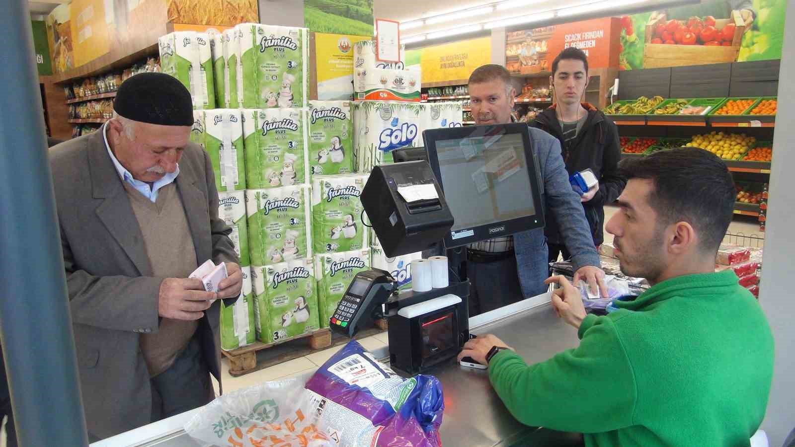 Ahlat’ta vatandaşlar boykot çağrısına uymadı