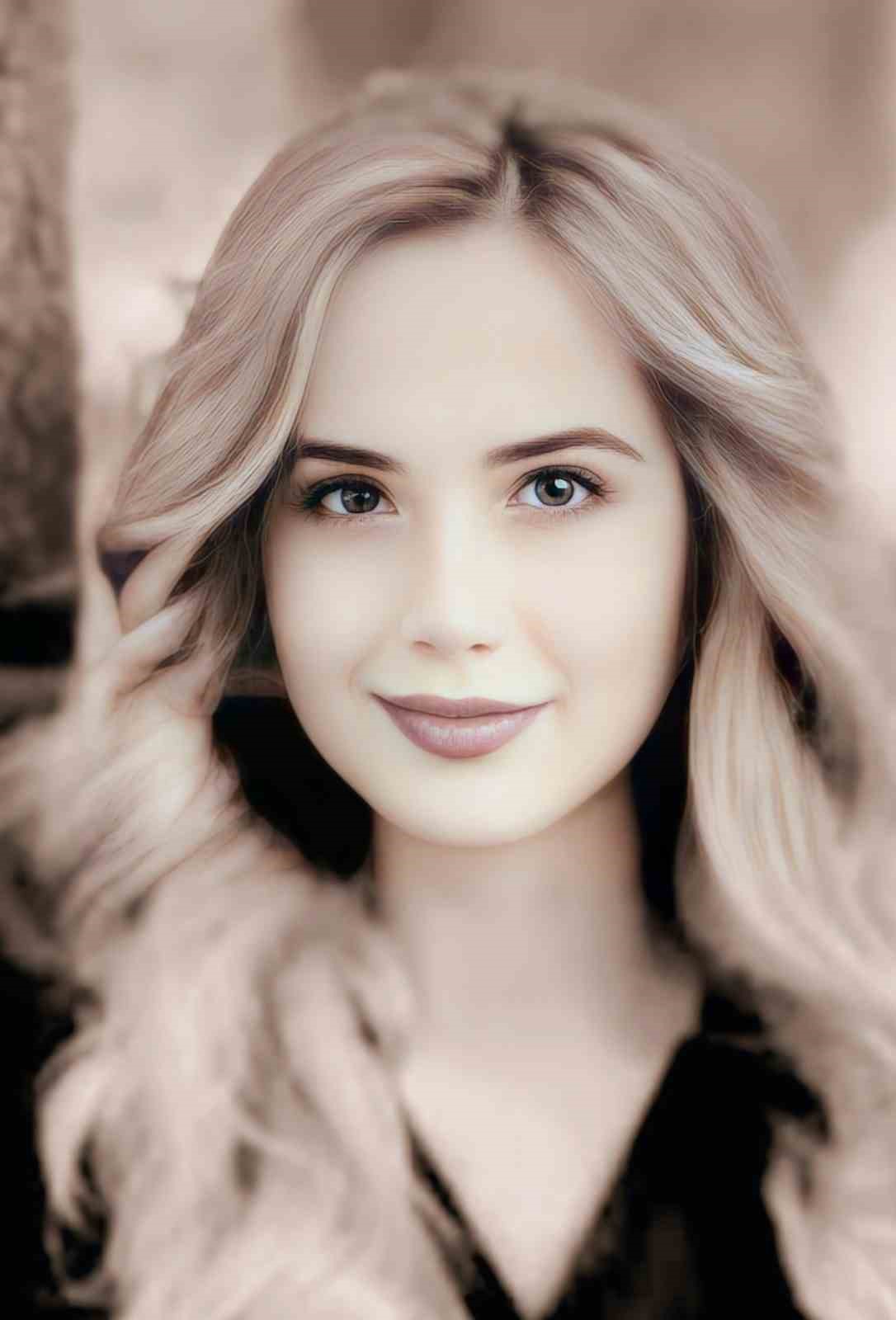 Öğretmen kızını boğarak öldüren anne banyoda bileğini keserek intihar süsü verdi