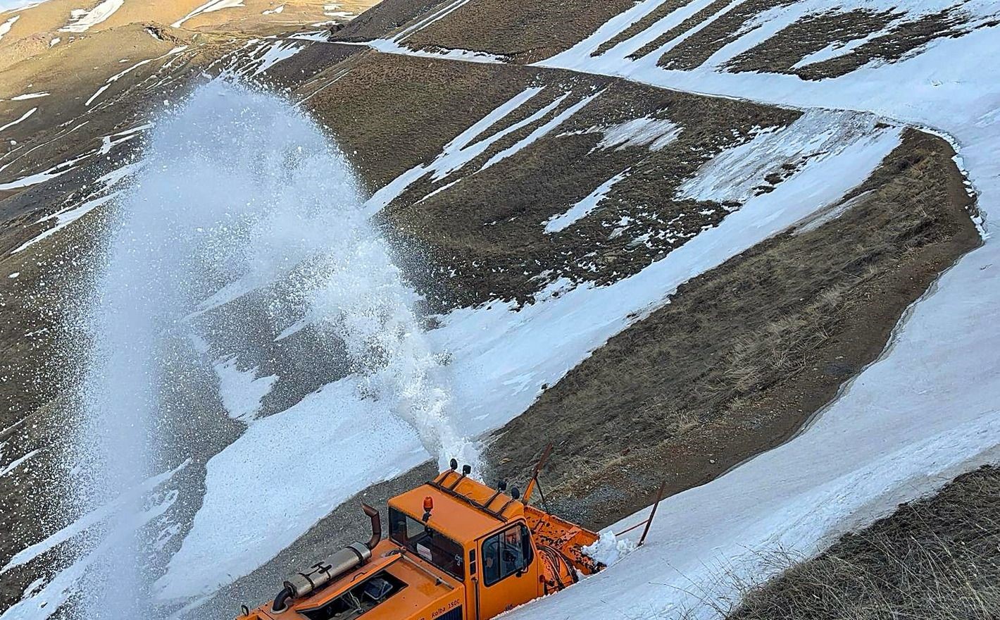 Van’da 4 aydır kapalı olan yol ulaşıma açıldı