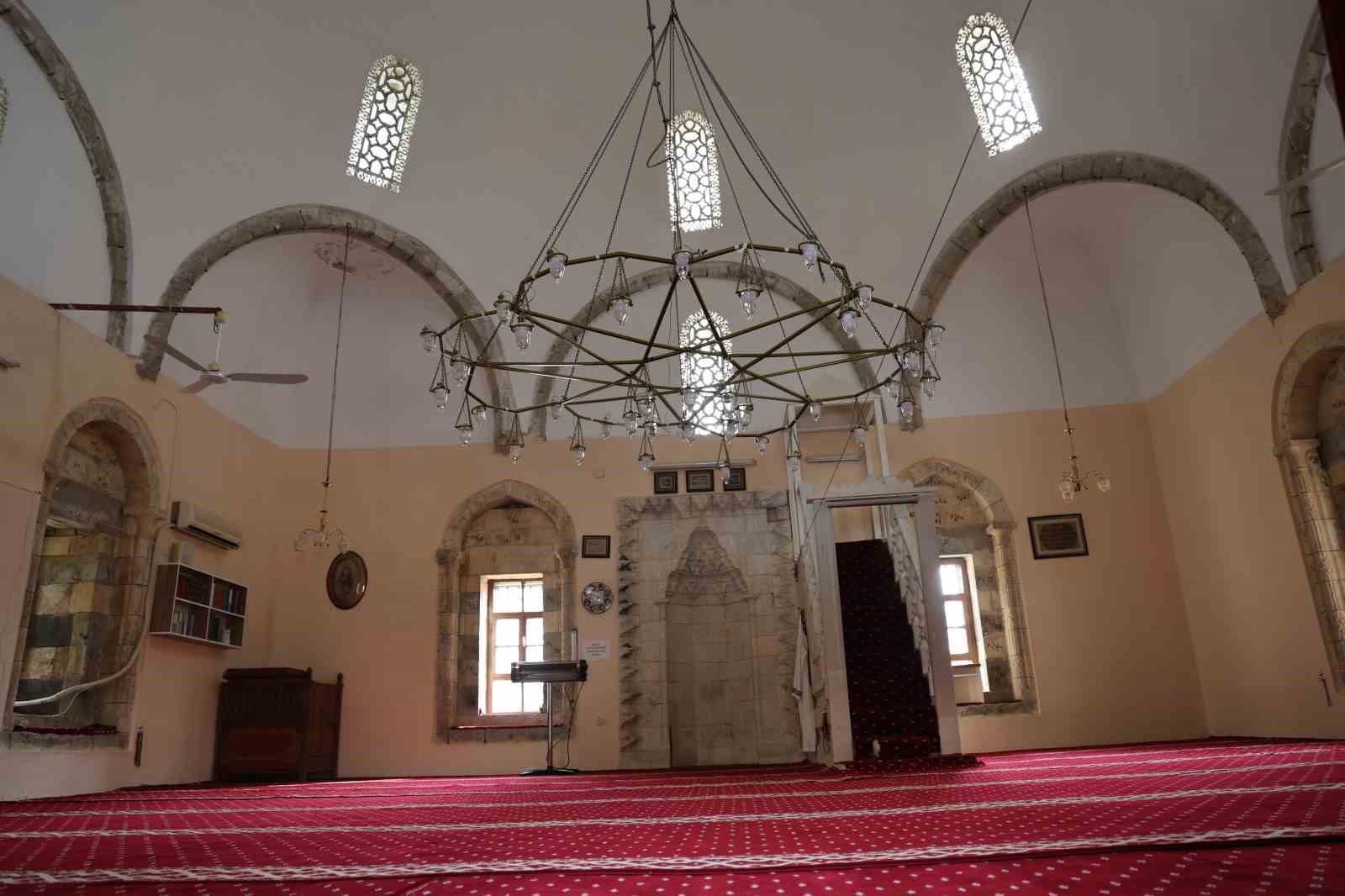 Türkiye’nin ilk taşınan tarihi camisi Sungur Bey, cemaatini ağırlamaya devam ediyor