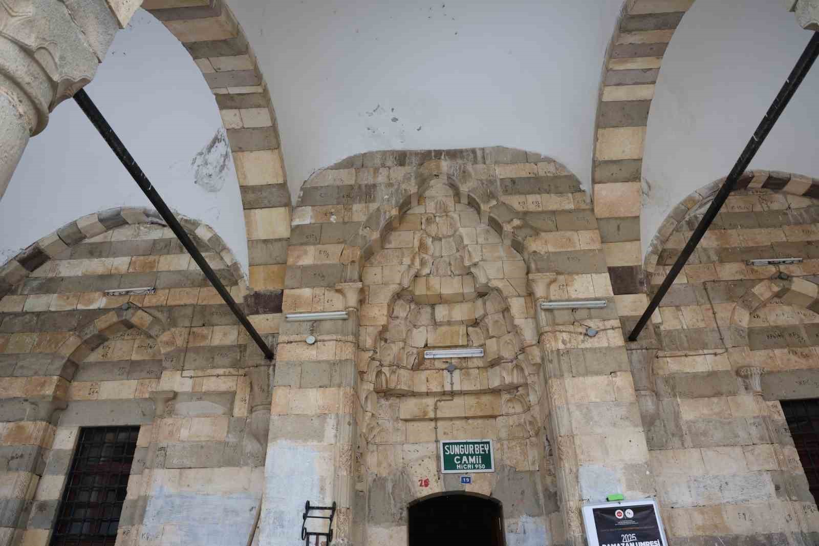 Türkiye’nin ilk taşınan tarihi camisi Sungur Bey, cemaatini ağırlamaya devam ediyor