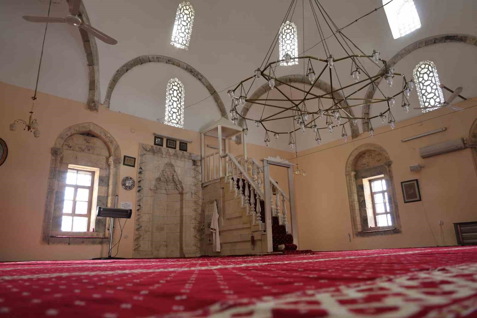 Türkiye’nin ilk taşınan tarihi camisi Sungur Bey, cemaatini ağırlamaya devam ediyor