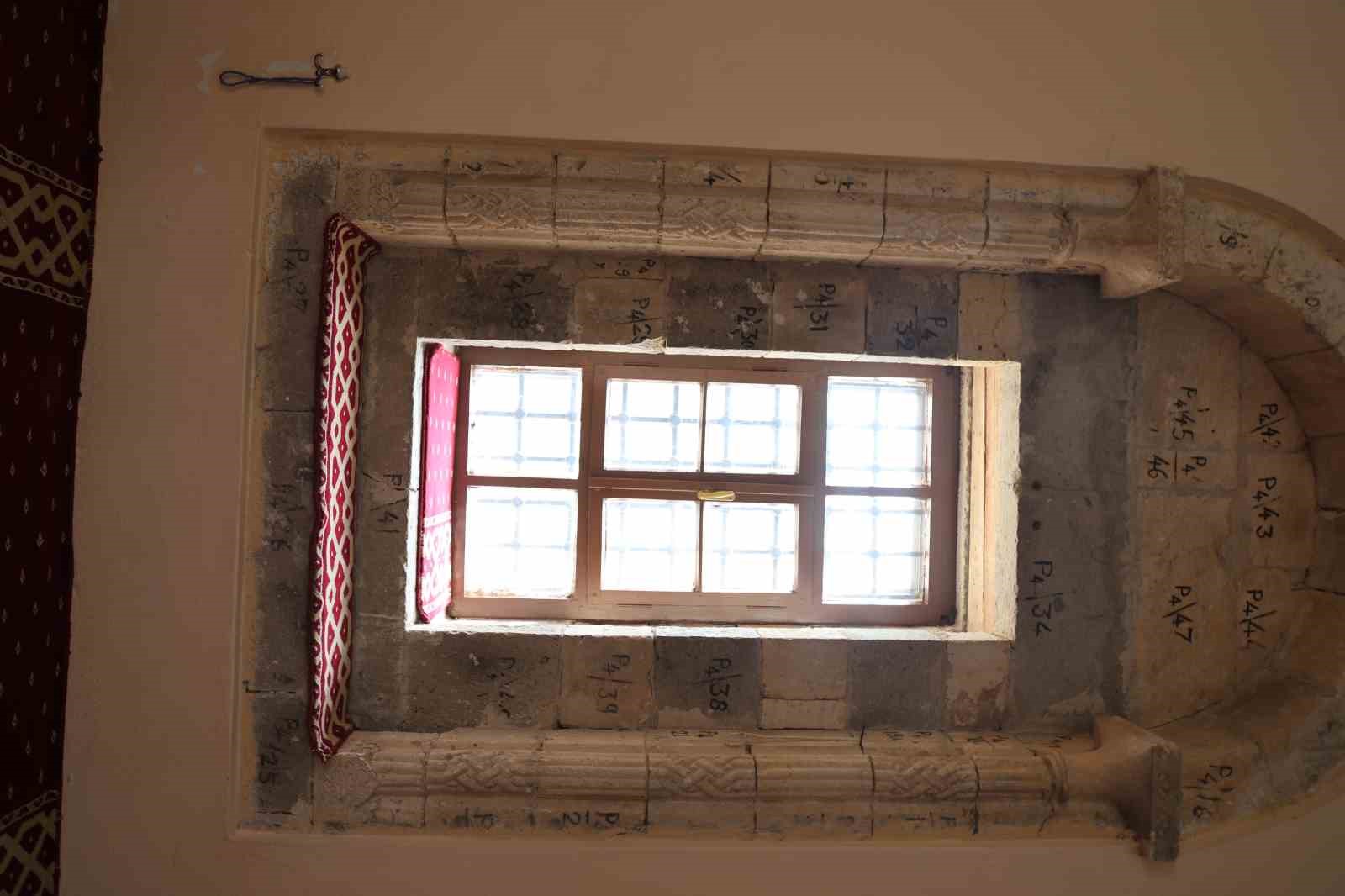 Türkiye’nin ilk taşınan tarihi camisi Sungur Bey, cemaatini ağırlamaya devam ediyor