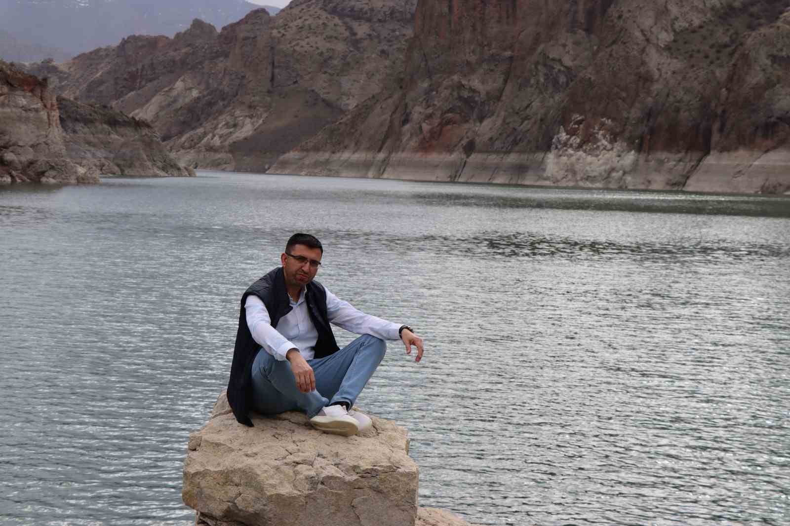 Ayvalı Barajı’na baharla gelen doğal güzellik hayran bırakıyor