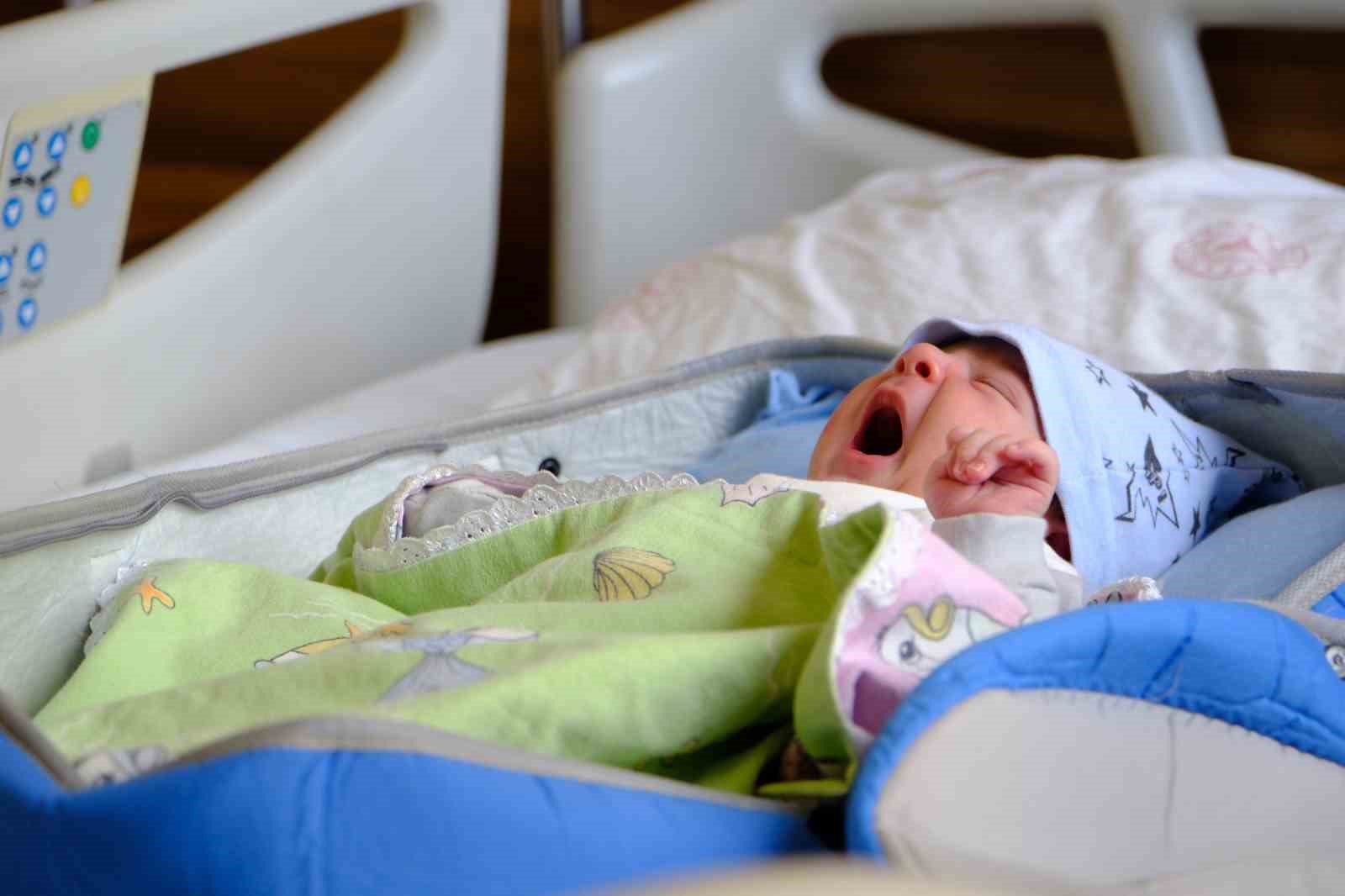 Van’da sağlık ekipleri zamanla yarıştı: Anne ve bebek hayata döndü