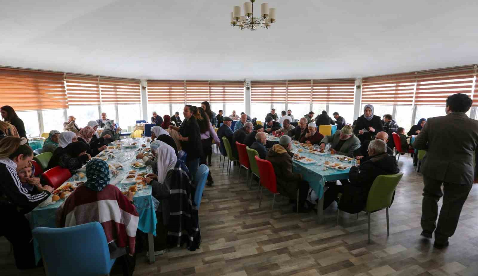 Van Büyükşehir Belediyesi yaşlılara özel konser düzenledi