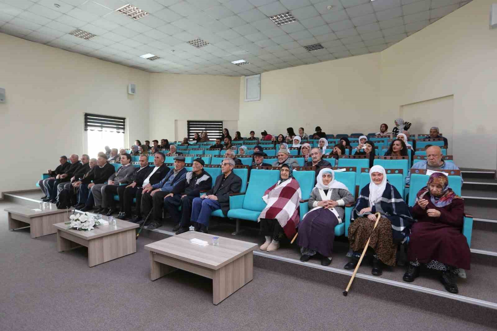 Van Büyükşehir Belediyesi yaşlılara özel konser düzenledi