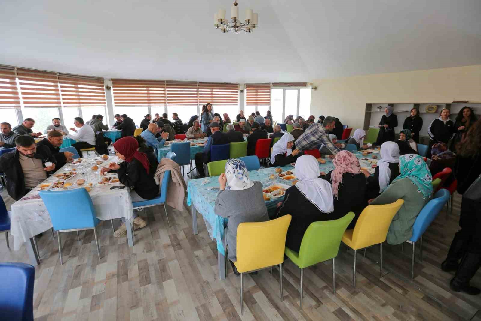 Van Büyükşehir Belediyesi yaşlılara özel konser düzenledi