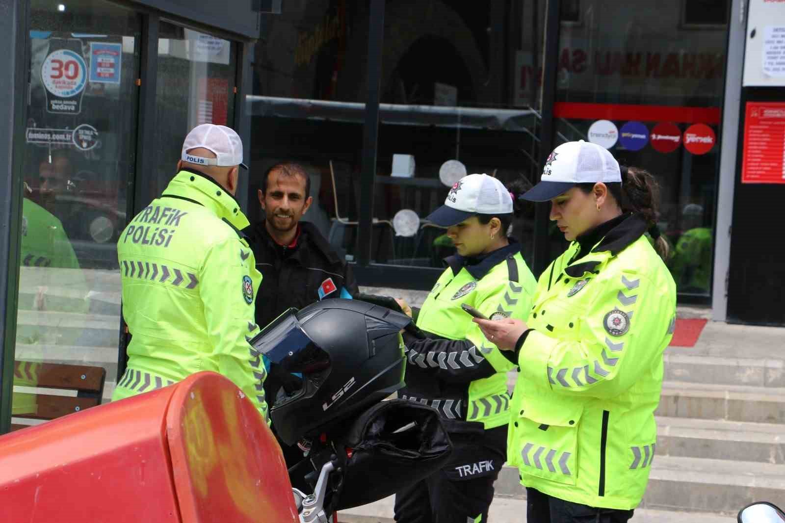 Hakkari’de motosikletlilere sıkı denetim
