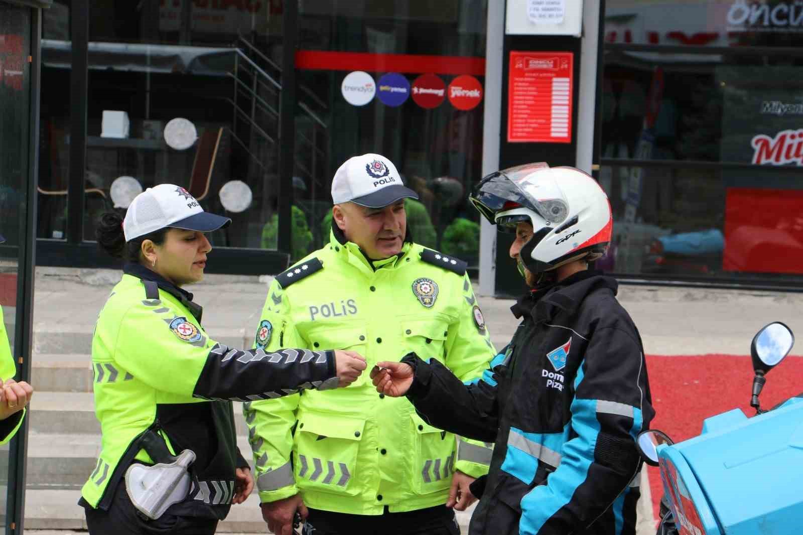 Hakkari’de motosikletlilere sıkı denetim