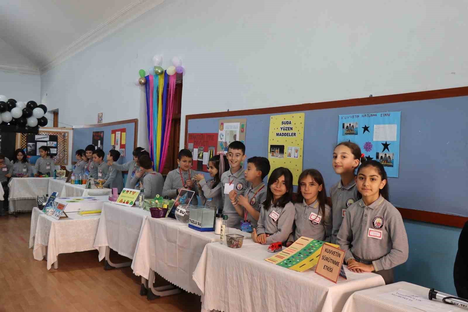 Oltu’da Bilim Şenliği: Miniklerden büyük projeler