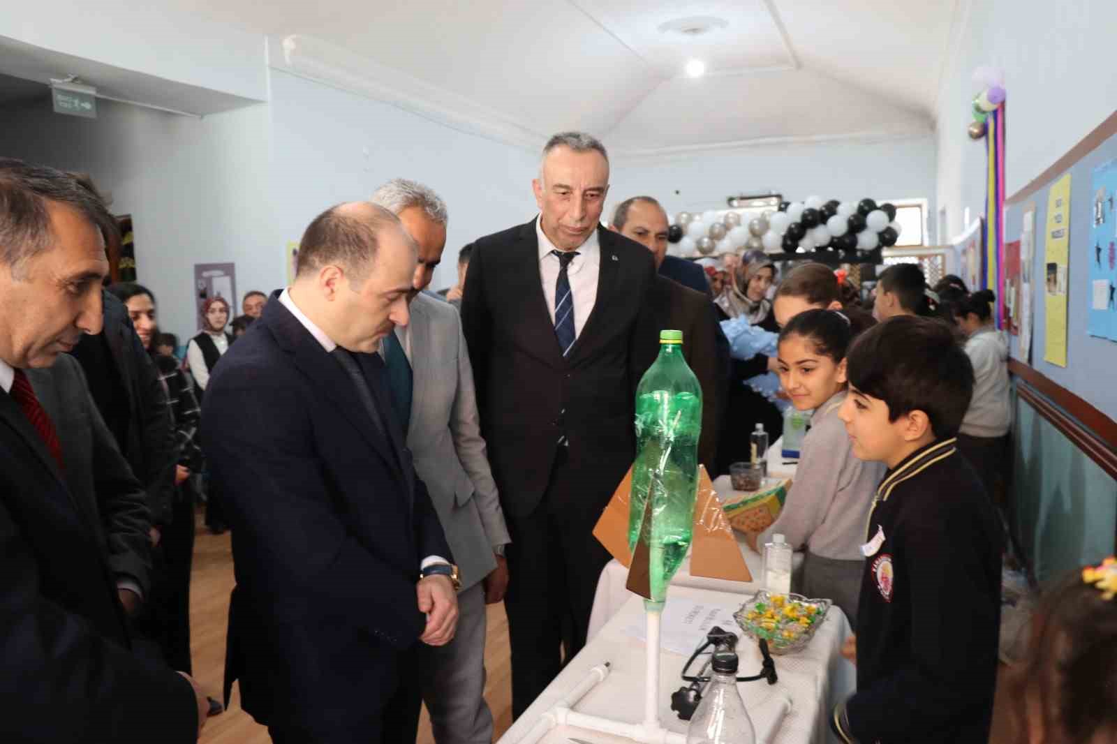 Oltu’da Bilim Şenliği: Miniklerden büyük projeler