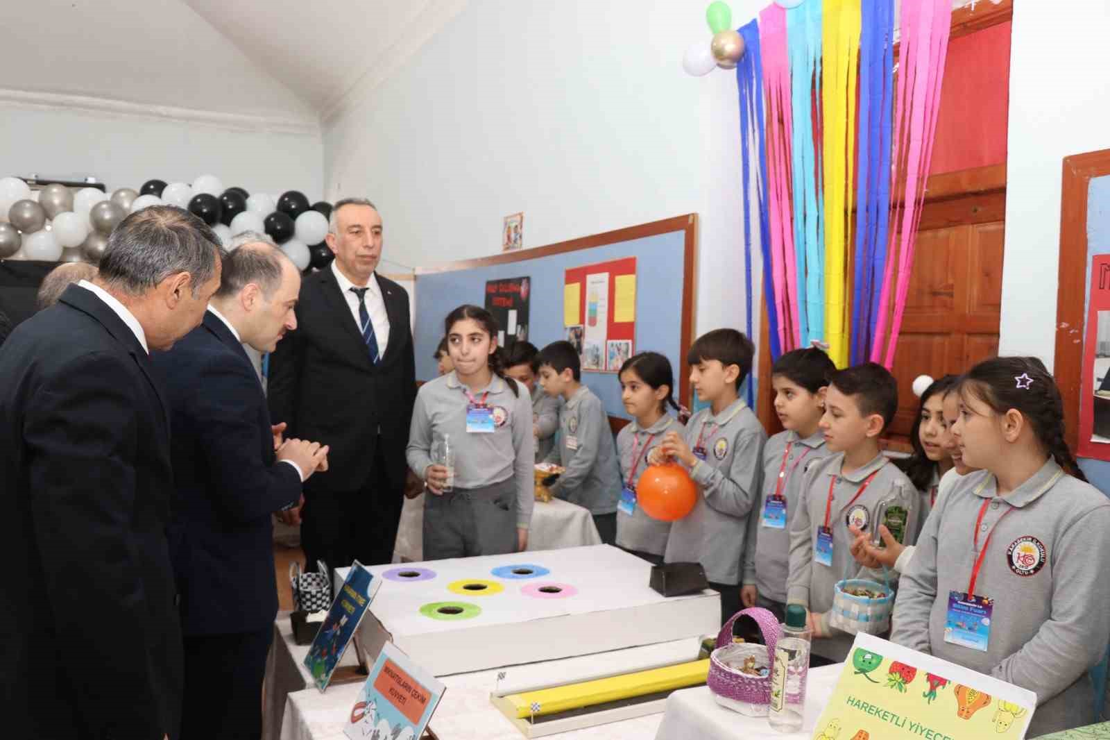 Oltu’da Bilim Şenliği: Miniklerden büyük projeler