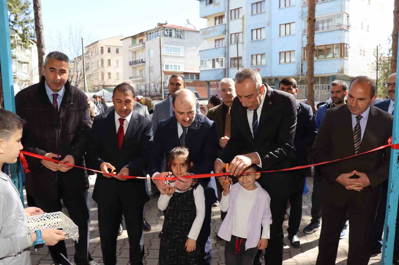 Oltu’da Bilim Şenliği: Miniklerden büyük projeler