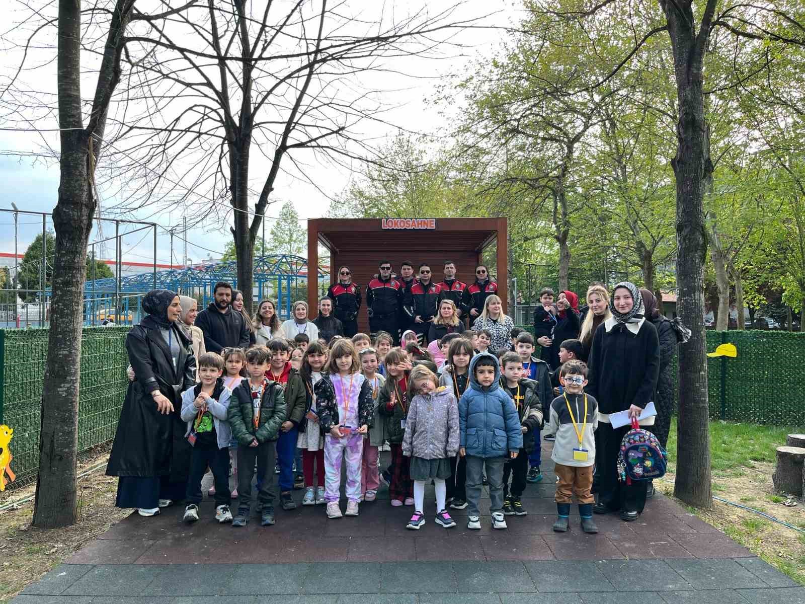 Polislerden çocuklara sürpriz