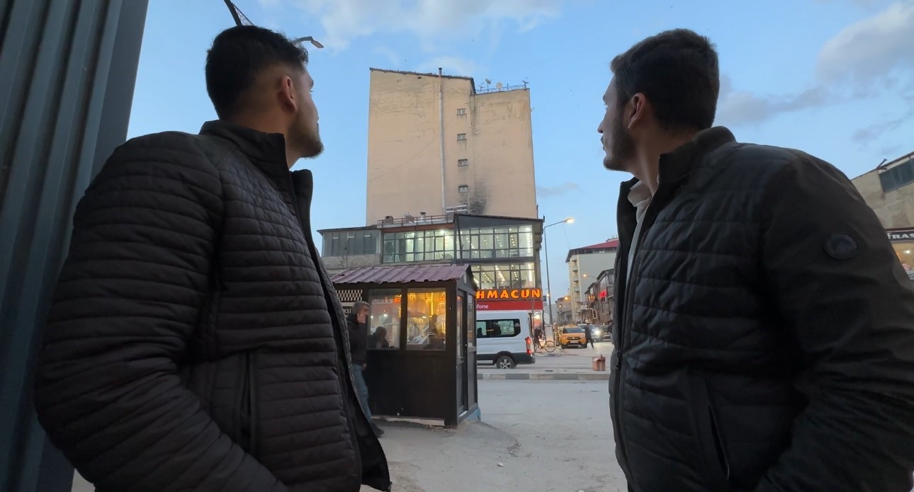 Baharın müjdecisi sığırcık kuşları Yüksekova semalarında