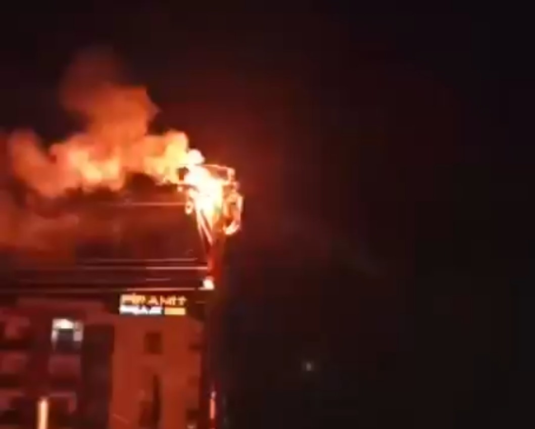 Elektrik trafosu havai fişek gibi patladı