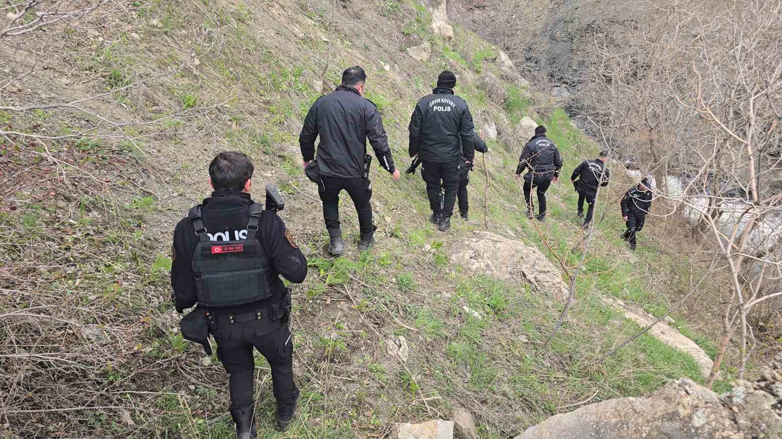 Hakkari’de kayıp kadını arama çalışması devam ediyor