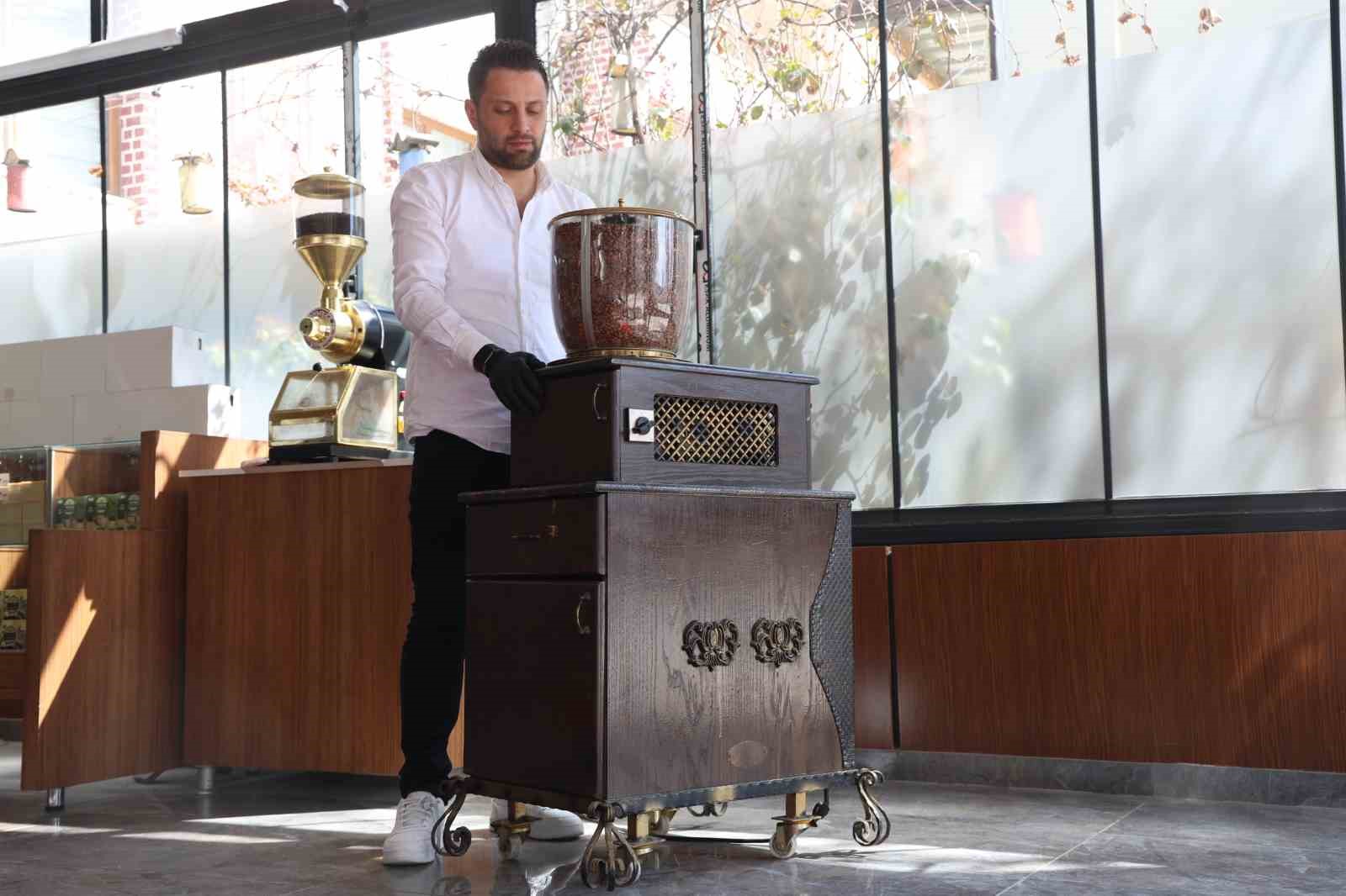 Elazığ’da 100 yıllık kahve makinesi dikkat çekiyor