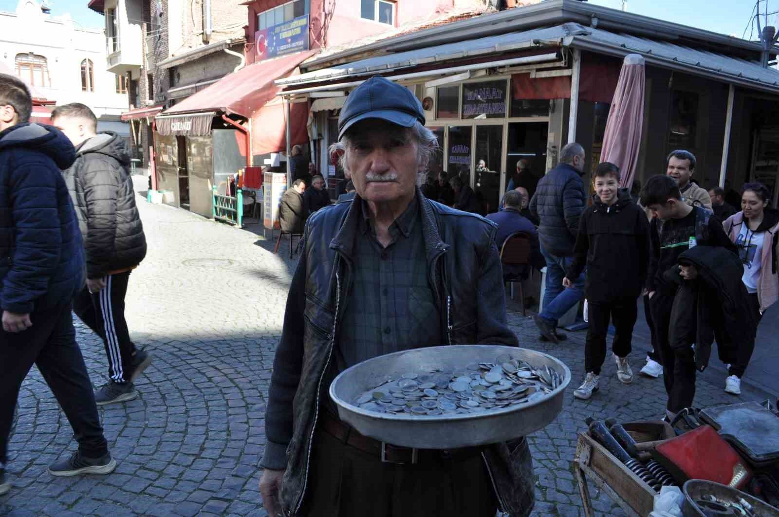 Eskiden ödeme olarak aldığı paraları günümüzde hurda olarak satıyor